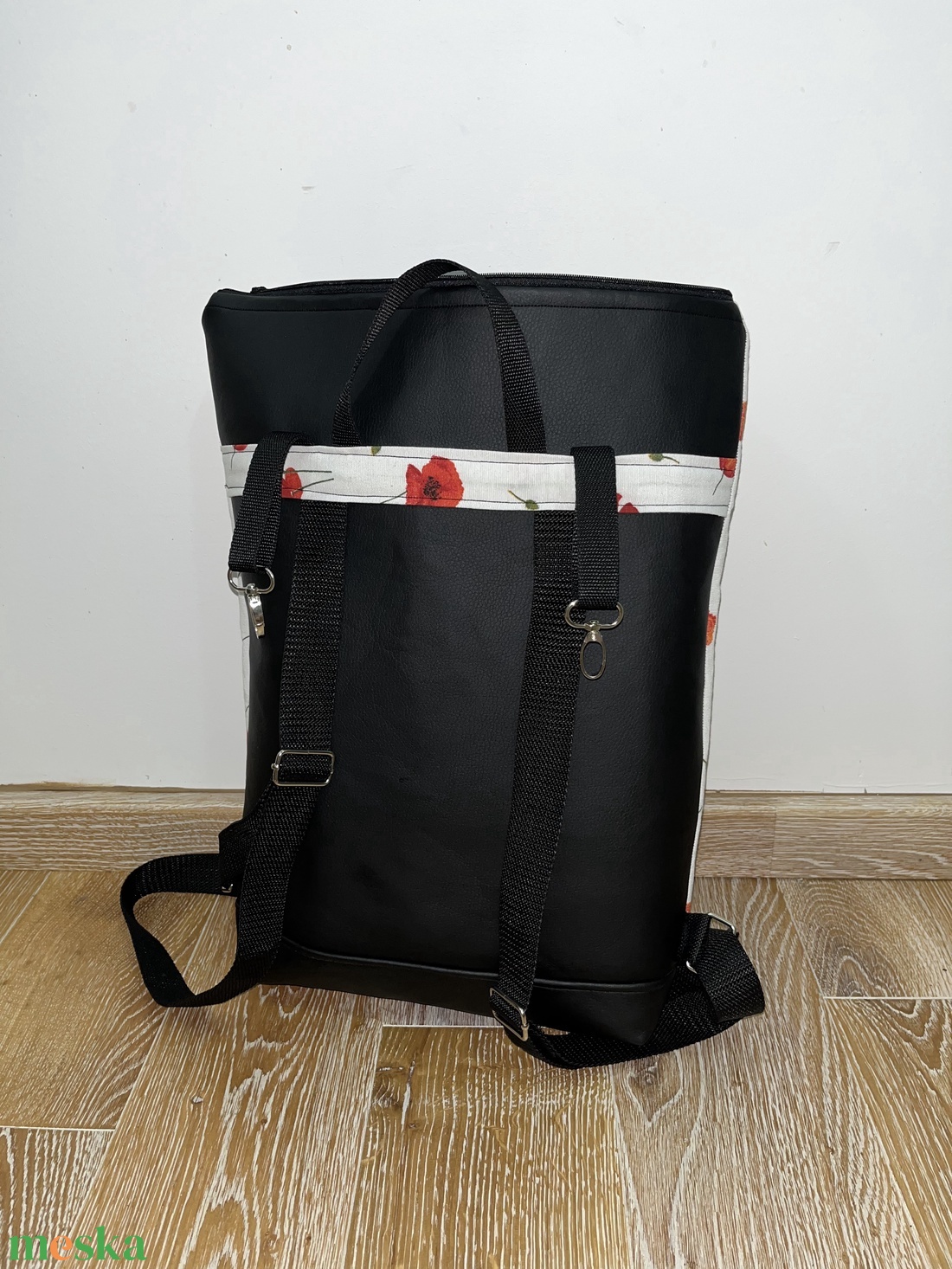 - Laura Rolltop hátizsák - pipacsos mintával - táska & tok - hátizsák - roll top hátizsák - Meska.hu - Laura Rolltop hátizsák - pipacsos mintával - táska & tok - hátizsák - roll top hátizsák - Meska.hu