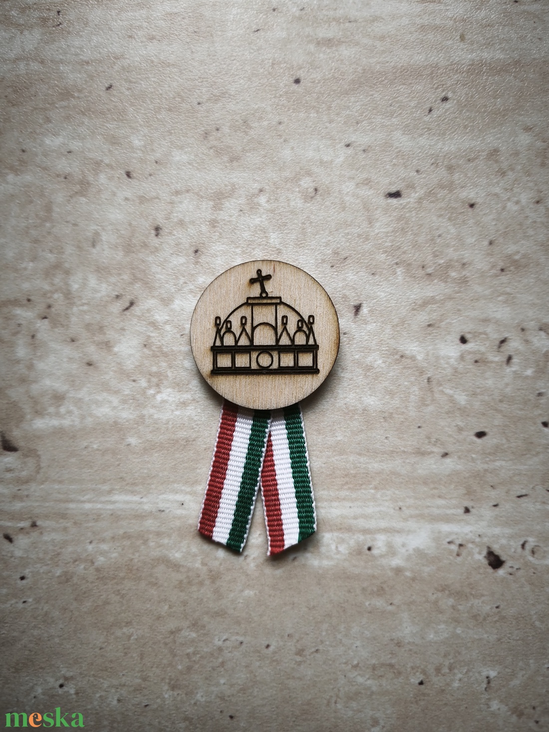 Nemzeti színű szalagos kitűző  - ékszer - kitűző és bross - Meska.hu