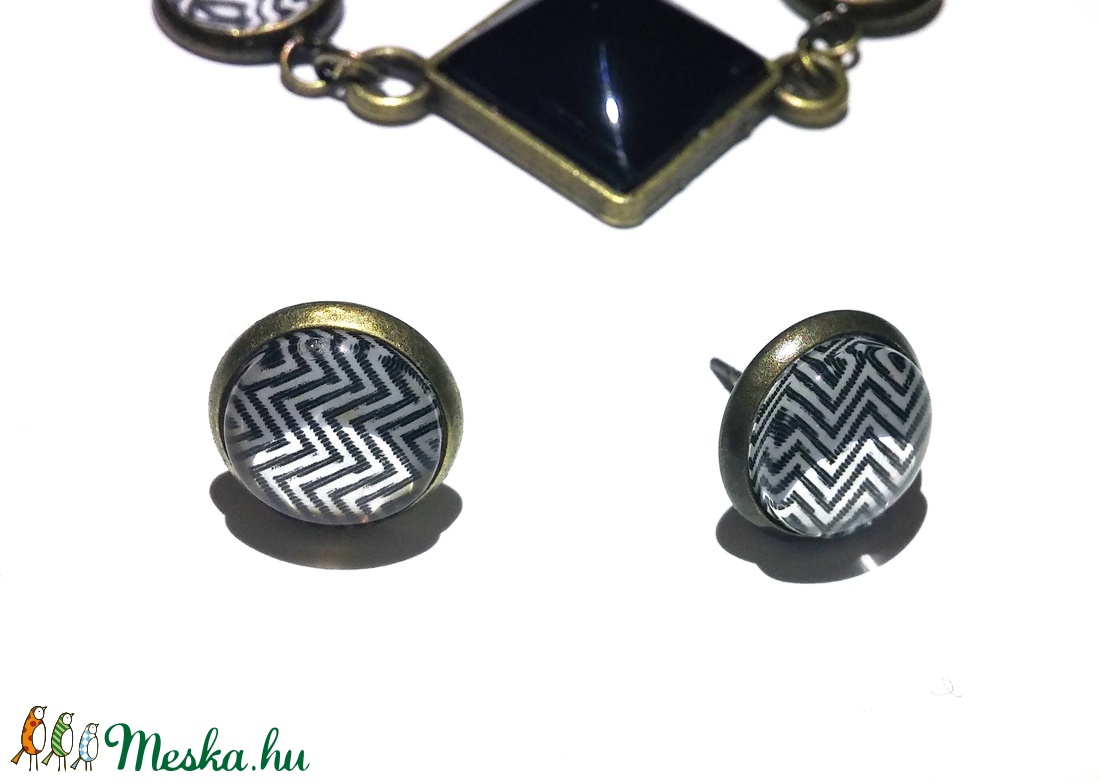 Bronz színű bedugós fülbevaló - Black stripes kollekció - ékszer - fülbevaló - pötty fülbevaló - Meska.hu
