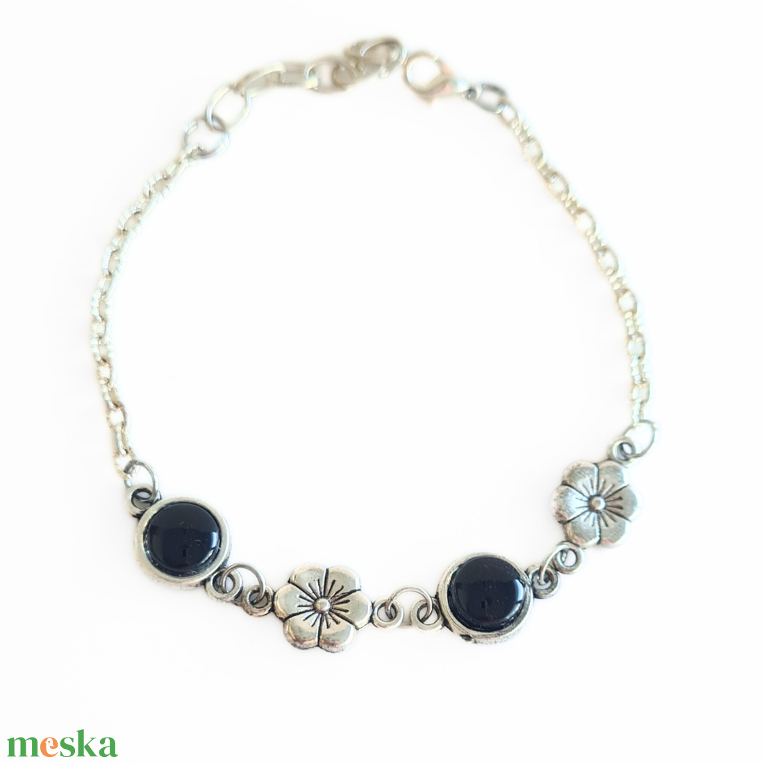 Fekete, virágos nemesacél karkötő - ékszer - karkötő - lánc karkötő - Meska.hu