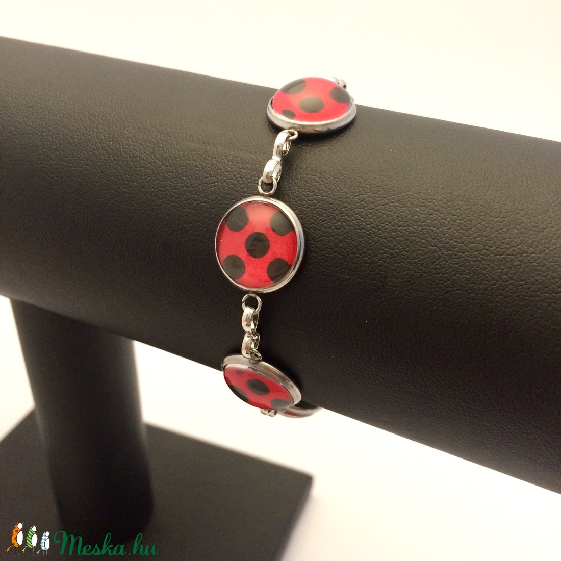 Katica piros fekete pöttyös nemesacél kislány karkötő -  - Meska.hu