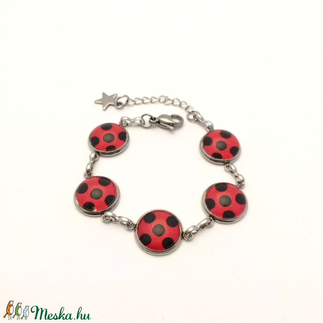 Katica piros fekete pöttyös nemesacél kislány karkötő -  - Meska.hu