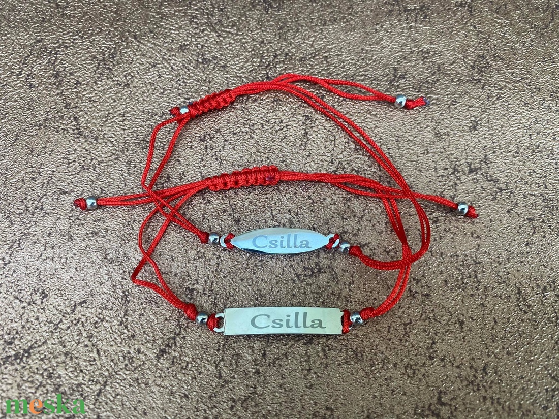 Piros fonal karkötő gravírozva - ékszer - karkötő - fonott karkötő - Meska.hu