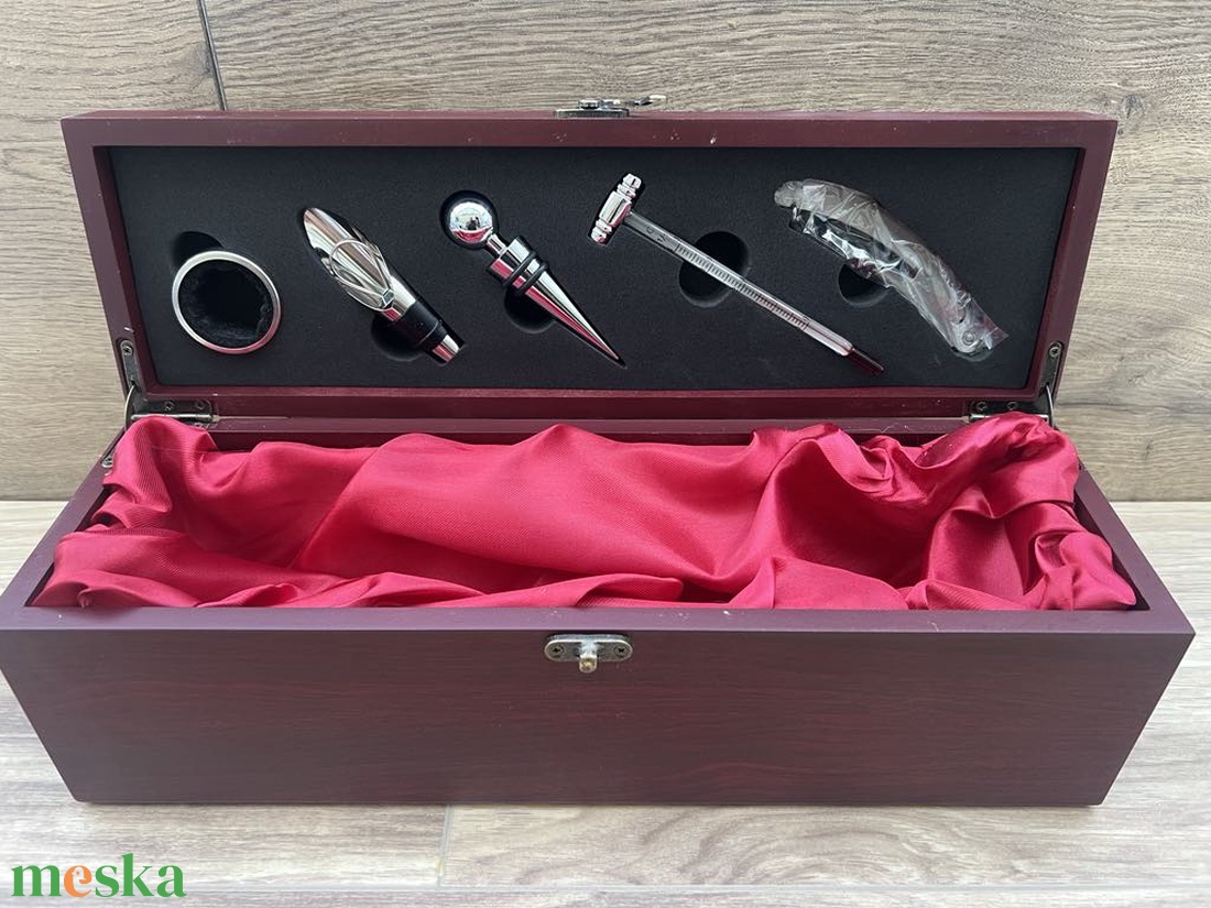 Bortartó szett, elegáns fadobozban - otthon & életmód - konyhafelszerelés, tálalás - tálalás - bortartó - Meska.hu Bortartó szett, elegáns fadobozban - otthon & életmód - konyhafelszerelés, tálalás - tálalás - bortartó - Meska.hu