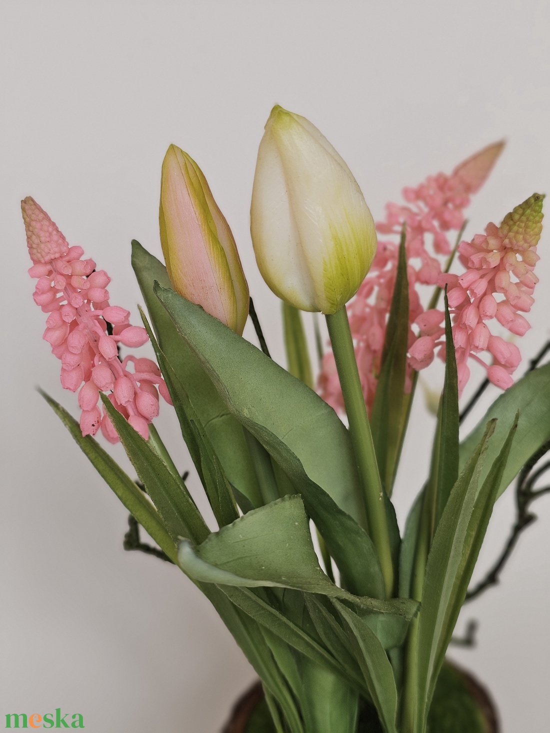 Gyöngyike bimbózó tulipánokkal fából készült kaspóban - otthon & életmód - dekoráció - asztal és polc dekoráció - asztaldísz - Meska.hu Gyöngyike bimbózó tulipánokkal fából készült kaspóban - otthon & életmód - dekoráció - asztal és polc dekoráció - asztaldísz - Meska.hu