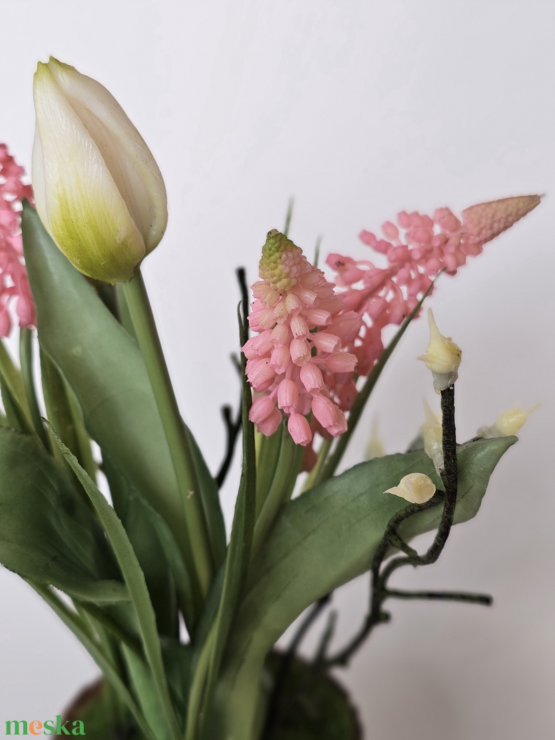 Gyöngyike bimbózó tulipánokkal fából készült kaspóban - otthon & életmód - dekoráció - asztal és polc dekoráció - asztaldísz - Meska.hu Gyöngyike bimbózó tulipánokkal fából készült kaspóban - otthon & életmód - dekoráció - asztal és polc dekoráció - asztaldísz - Meska.hu