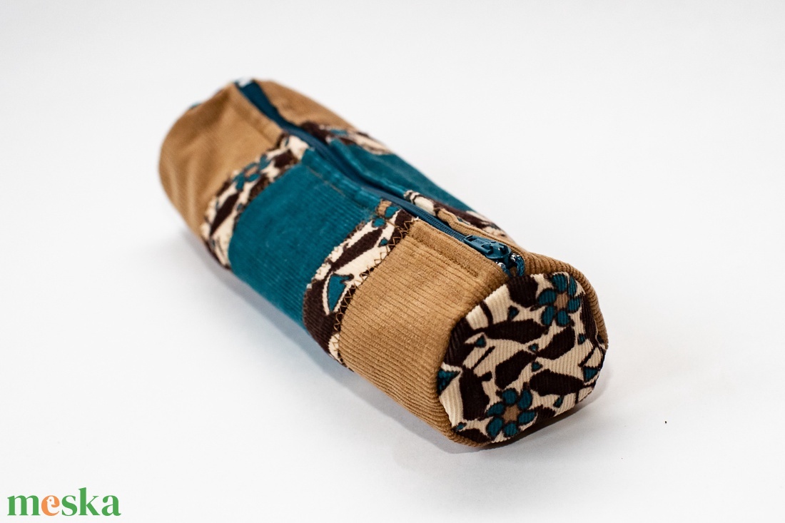 Türkiz-homok tolltartó - otthon & életmód - papír, írószer - tolltartó & ceruzatekercs - Meska.hu