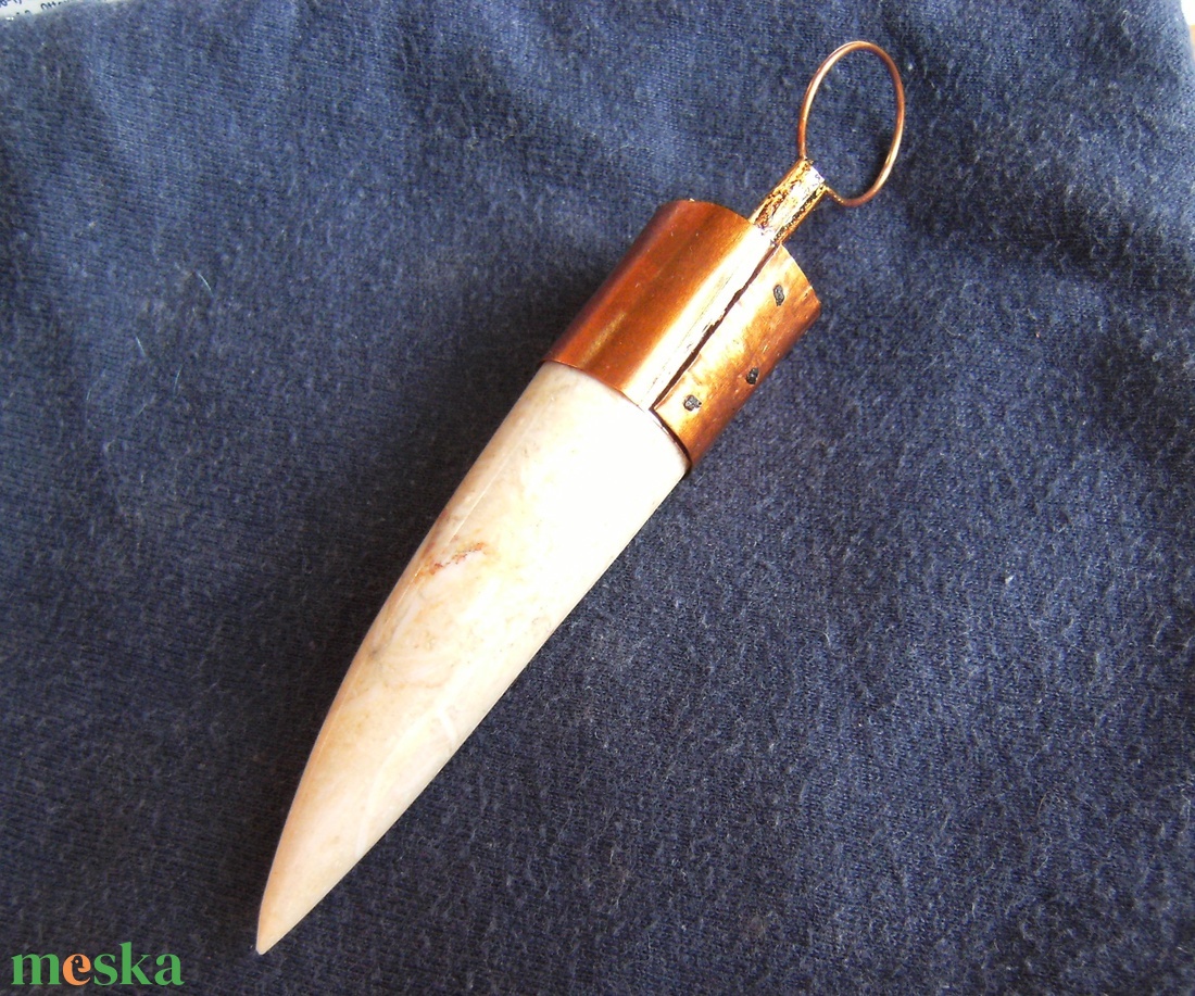 Jaguár-fog medál, nyakék, valódi kőből, rézből, pók mintával. Kézzel készült, egyedi darab. - ékszer - nyaklánc - medál - Meska.hu