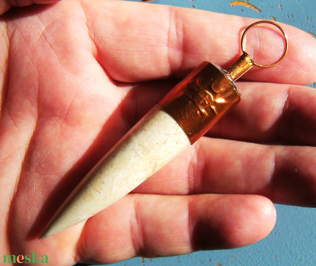 Jaguár-fog medál, nyakék, valódi kőből, rézből, pók mintával. Kézzel készült, egyedi darab. - ékszer - nyaklánc - medál - Meska.hu