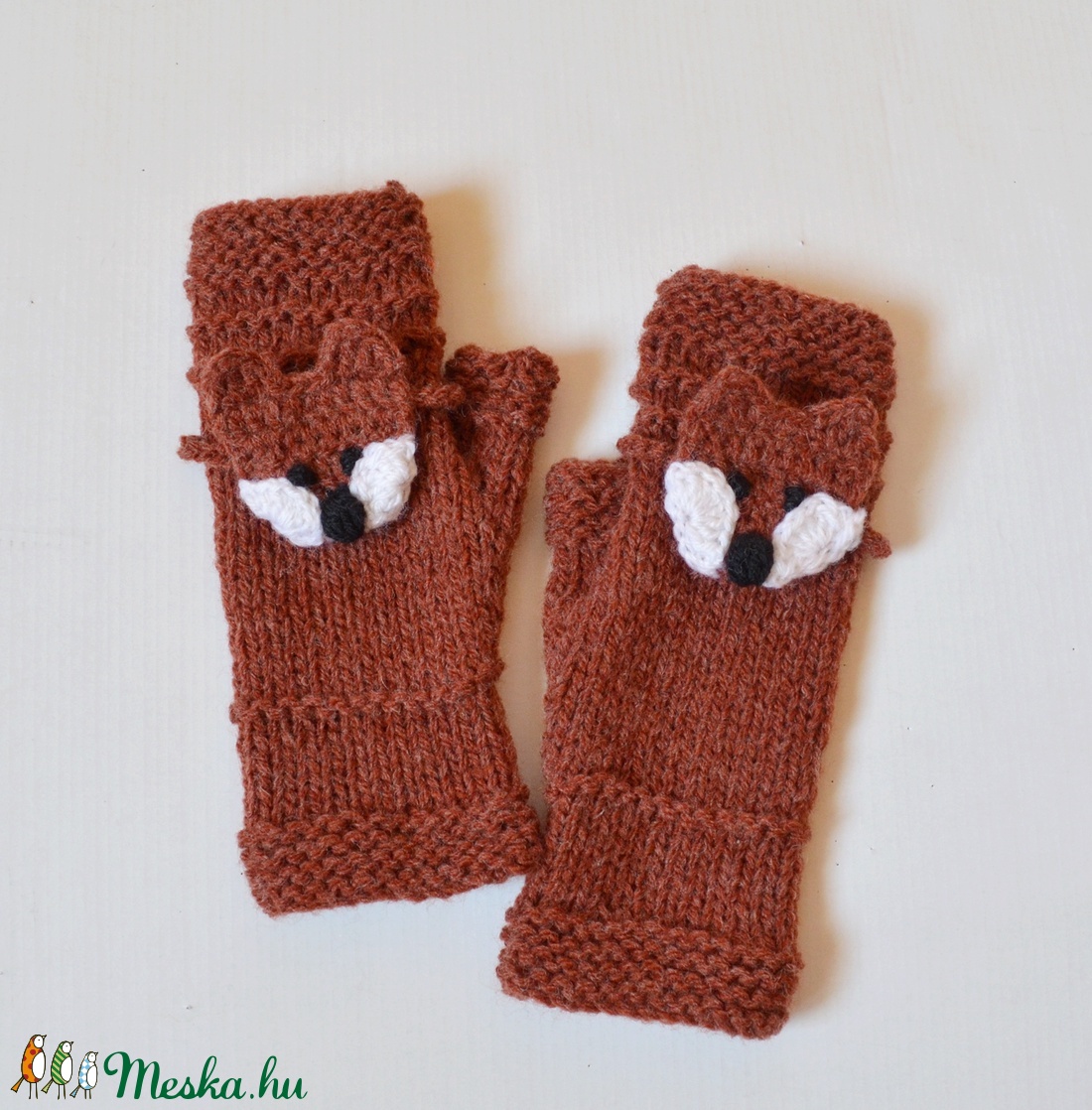 Vuk és Kag - puha fonalból készült kézmelegítő horgolt róka motívummal, ami levehető. Jöhet a tél! -  - Meska.hu