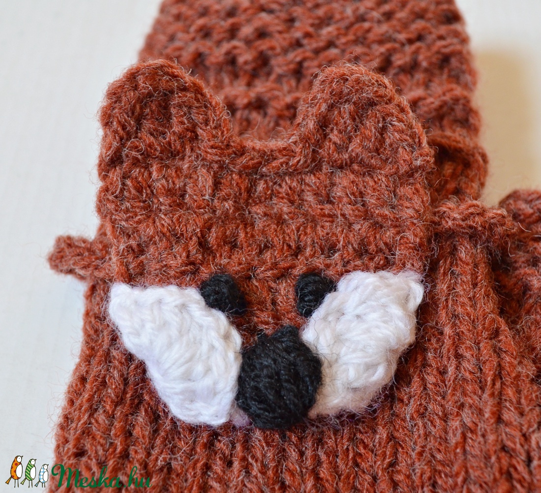 Vuk és Kag - puha fonalból készült kézmelegítő horgolt róka motívummal, ami levehető. Jöhet a tél! -  - Meska.hu