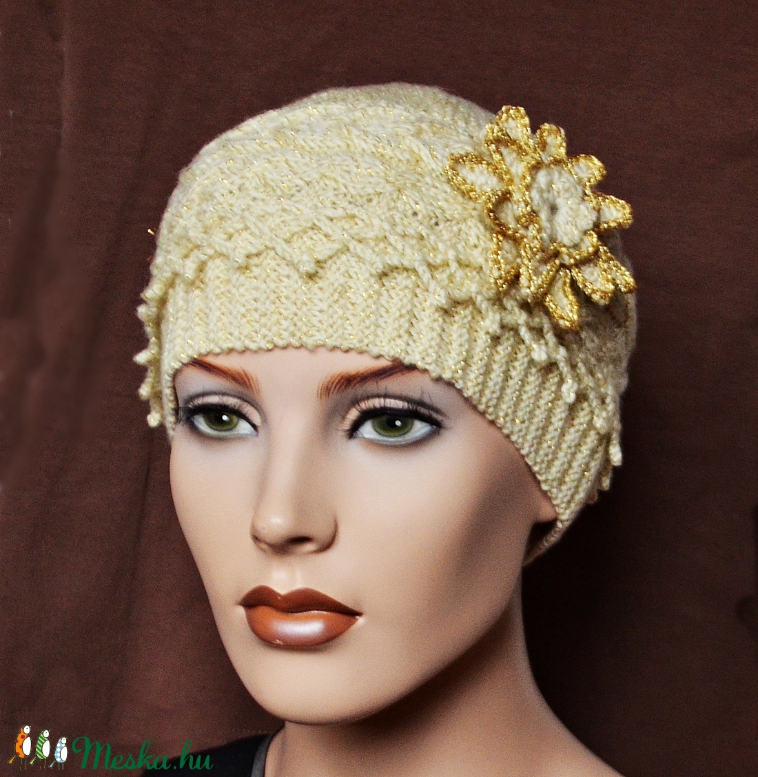 Gatsby - vintage sapka pezsgő színben arany színű szállal. Különleges, egyedi sapka fonott mintával. - ruha & divat - sál, sapka, kendő - sapka - Meska.hu