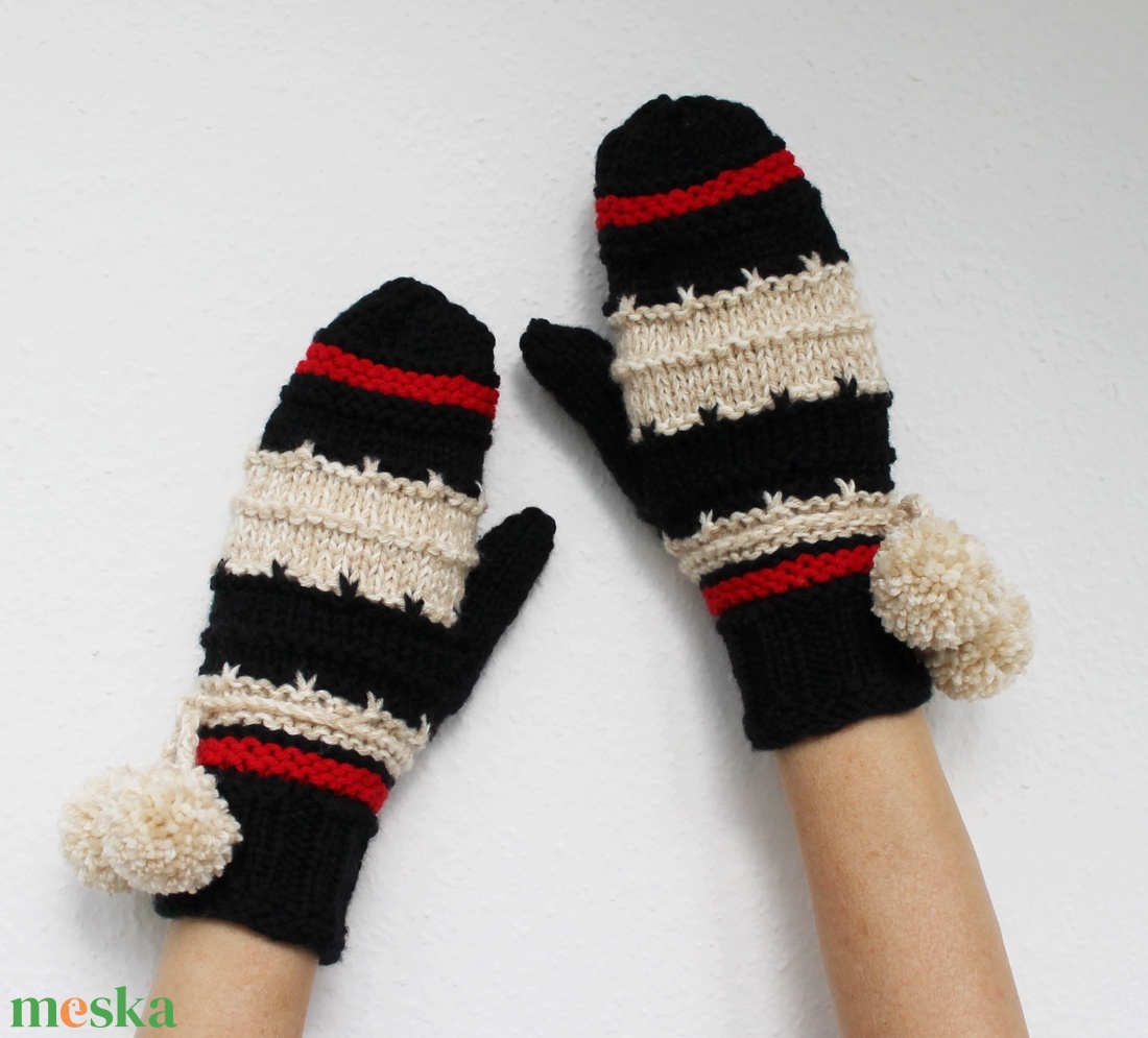 Pompon egyujjas kesztyű - fekete - ruha & divat - sál, sapka, kendő - kesztyű - Meska.hu Pompon egyujjas kesztyű - fekete - ruha & divat - sál, sapka, kendő - kesztyű - Meska.hu