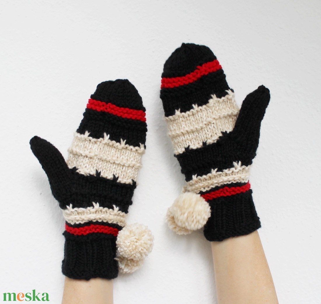 Pompon egyujjas kesztyű - fekete - ruha & divat - sál, sapka, kendő - kesztyű - Meska.hu Pompon egyujjas kesztyű - fekete - ruha & divat - sál, sapka, kendő - kesztyű - Meska.hu
