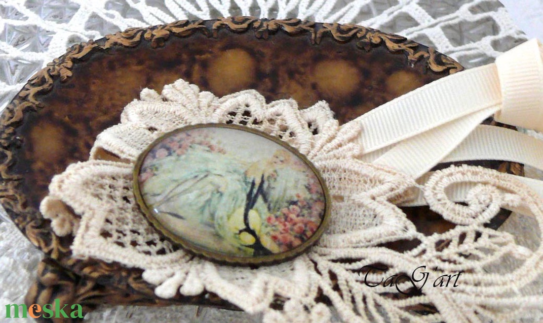 Rózsaágy kitűző, bross, bronz, virágos, üveglencsés, nagyi, ajándék, szecesszió, - ékszer - kitűző és bross - Meska.hu Rózsaágy kitűző, bross, bronz, virágos, üveglencsés, nagyi, ajándék, szecesszió, - ékszer - kitűző és bross - Meska.hu