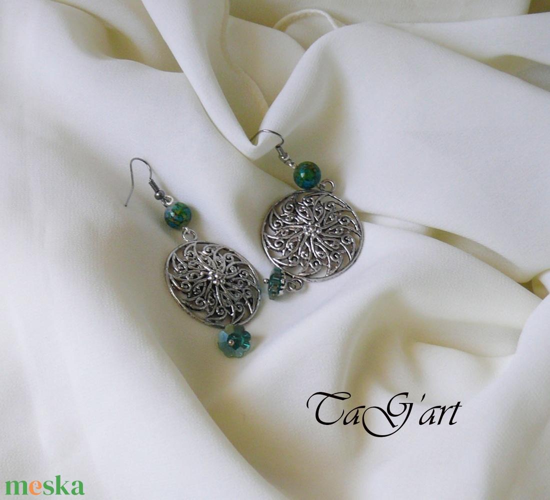 Rózsaablak antikezüstszín, zöld, lámpagyöngy, swarovski - ékszer - fülbevaló - lógó fülbevaló - Meska.hu Rózsaablak antikezüstszín, zöld, lámpagyöngy, swarovski - ékszer - fülbevaló - lógó fülbevaló - Meska.hu