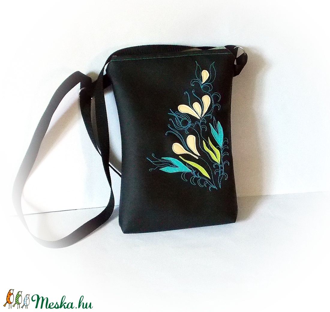 Tenger virágai- textilbőr táska hímzéssel, fekete, kék, zöld, beige -  - Meska.hu