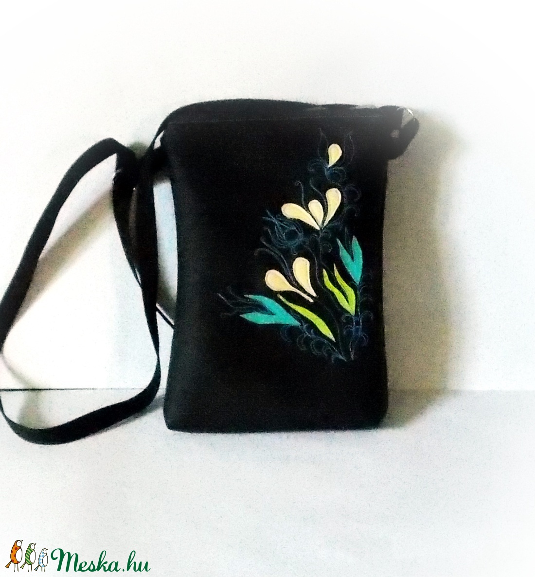 Tenger virágai- textilbőr táska hímzéssel, fekete, kék, zöld, beige -  - Meska.hu