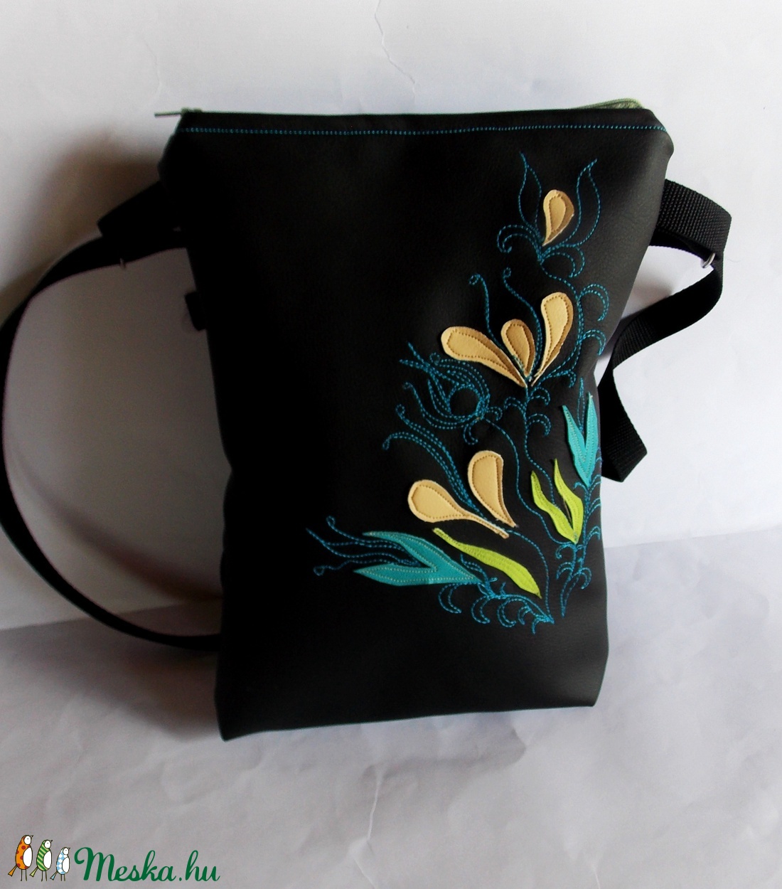 Tenger virágai- textilbőr táska hímzéssel, fekete, kék, zöld, beige -  - Meska.hu