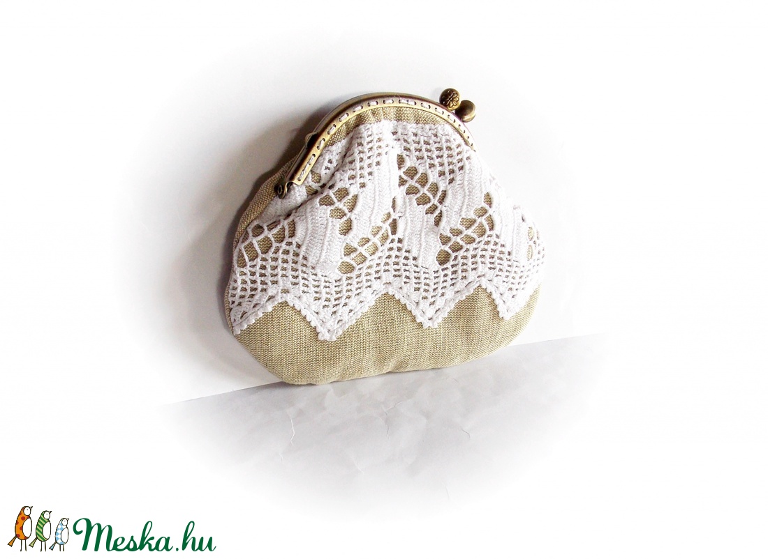 Bézs lenvászon csatos pénztárca horgolt csipkével - táska & tok - pénztárca & más tok - aprópénztartó - Meska.hu