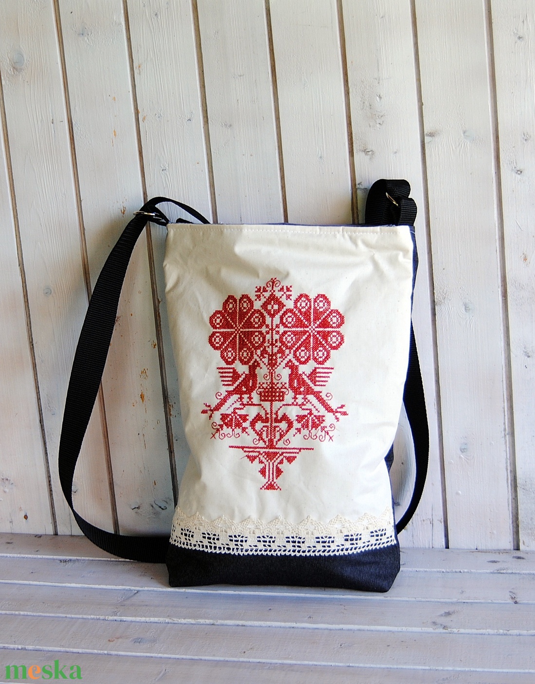 Victoria hímzett táska, piros madaras táska - táska & tok - kézitáska & válltáska - válltáska - Meska.hu
