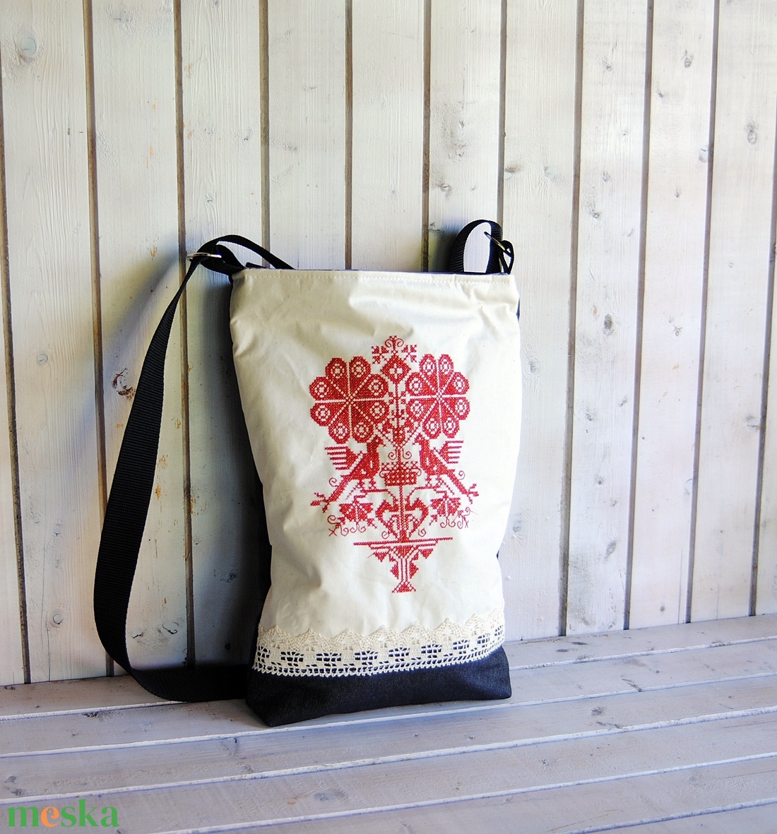 Victoria hímzett táska, piros madaras táska - táska & tok - kézitáska & válltáska - válltáska - Meska.hu