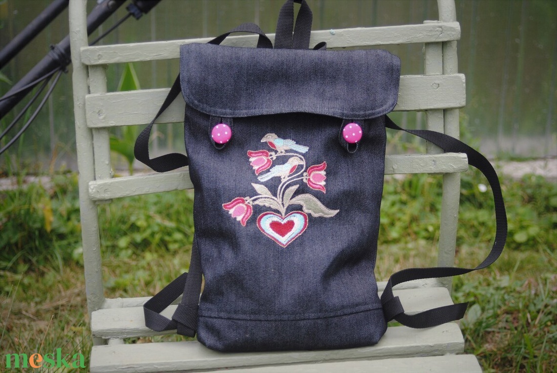 Hímzett virágos hátizsák - táska & tok - hátizsák - hátizsák - Meska.hu