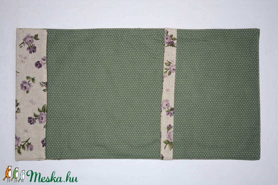 Rózsás-pöttyös könyvborító -  - Meska.hu