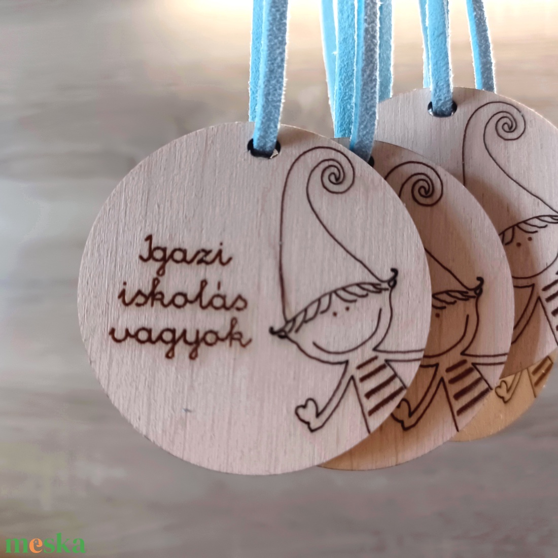 Színes emlékek ovisoknak, iskola kezdésre - kellékek & szerszámok - fa - egyéb fatermék - Meska.hu