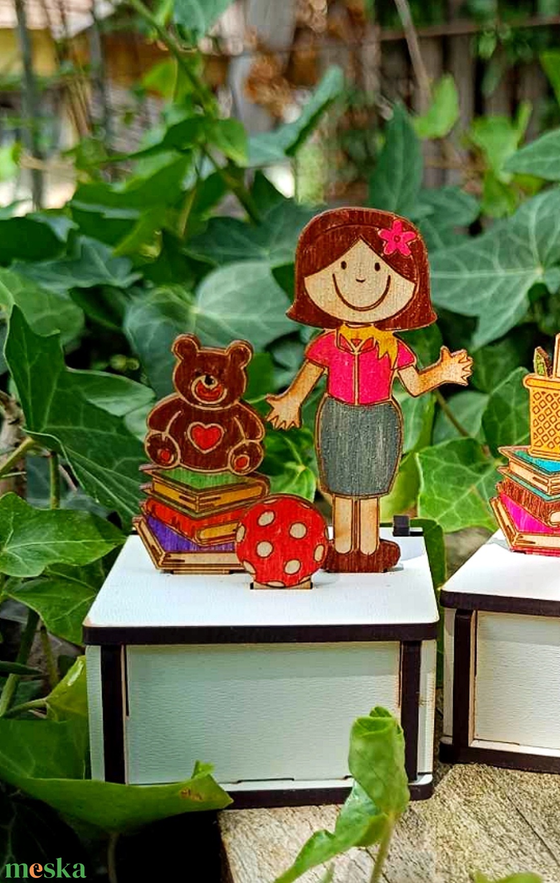 Ballagásra, pedagógus napra személyre szabott doboz, figurákkal - otthon & életmód - dekoráció - asztal és polc dekoráció - díszdoboz - Meska.hu Ballagásra, pedagógus napra személyre szabott doboz, figurákkal - otthon & életmód - dekoráció - asztal és polc dekoráció - díszdoboz - Meska.hu