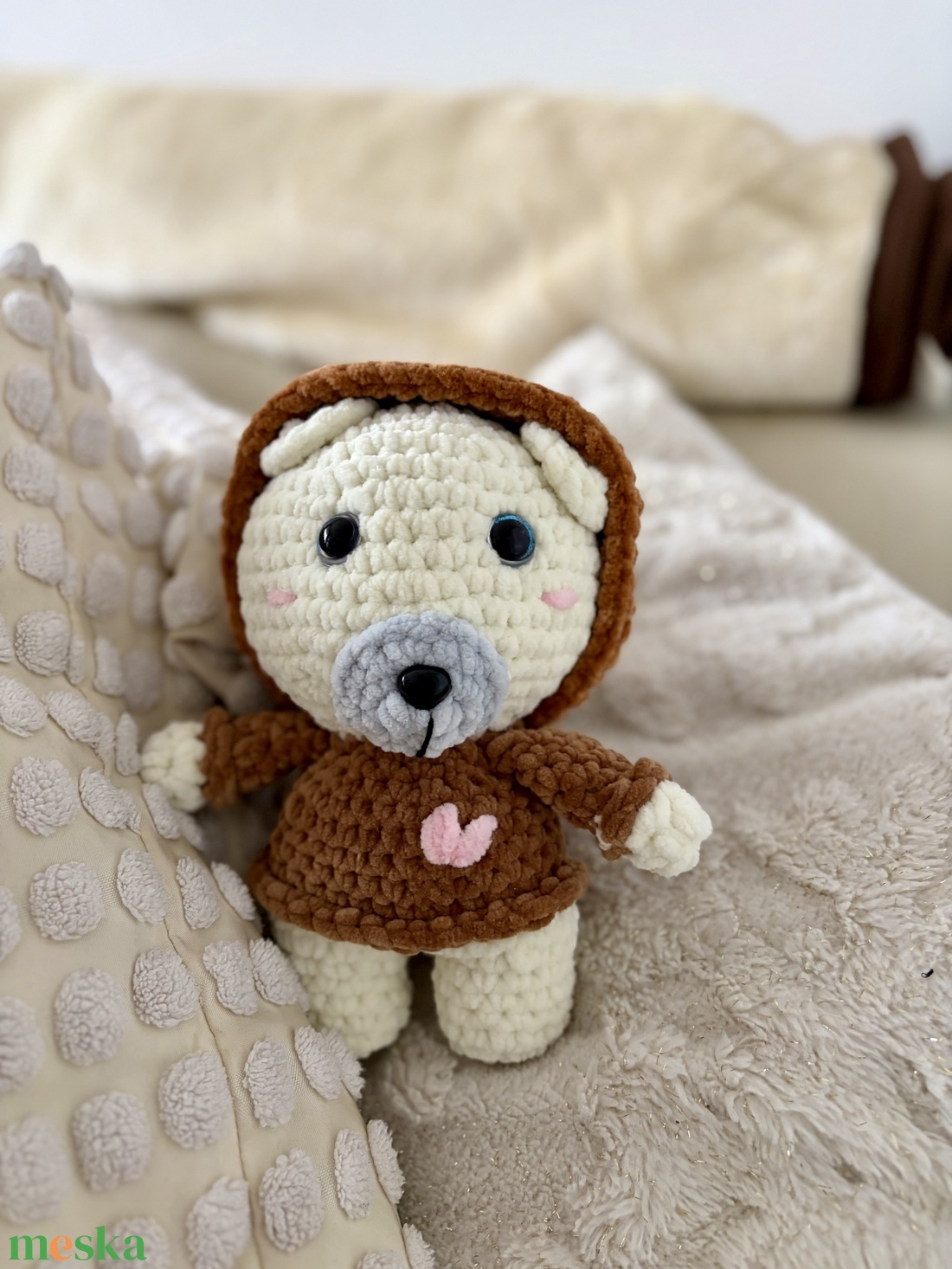 Szívecske Maci � kézzel horgolt, puha amigurumi pulcsiban - játék & sport - plüssállat & játékfigura - maci - Meska.hu