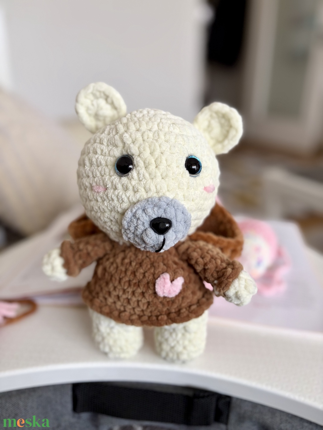Szívecske Maci � kézzel horgolt, puha amigurumi pulcsiban - játék & sport - plüssállat & játékfigura - maci - Meska.hu