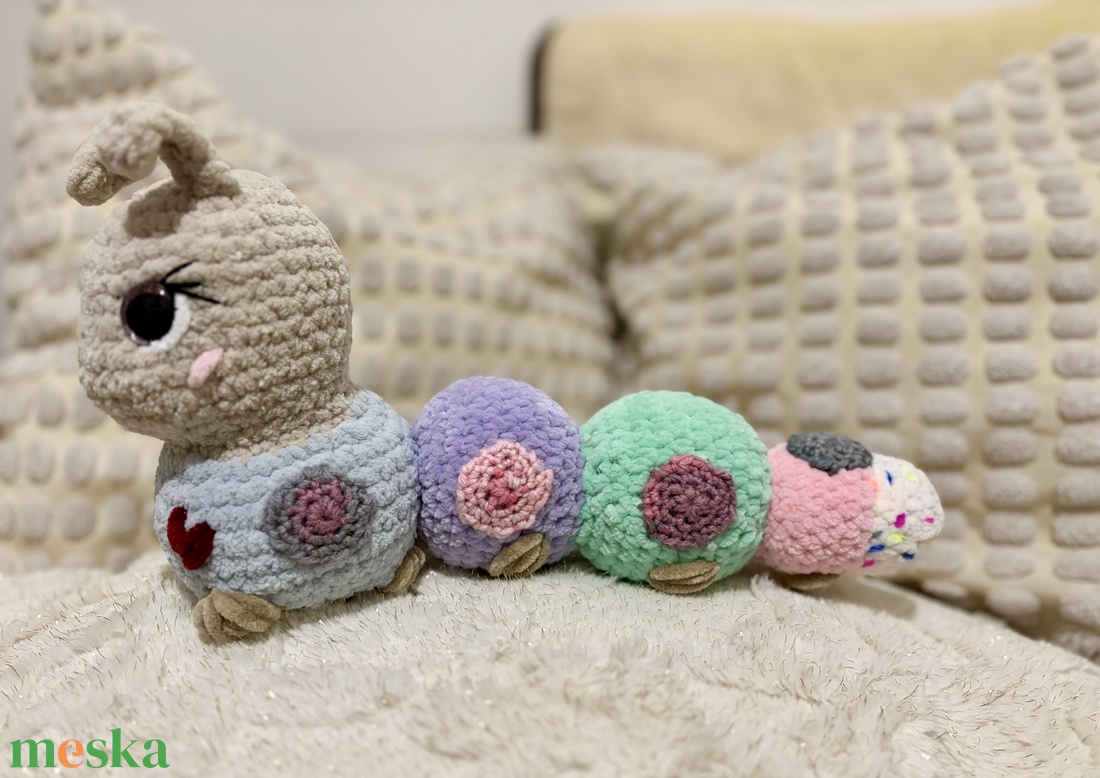 Szivárvány Szívecskés Hernyó � kézzel horgolt amigurumi - játék & sport - plüssállat & játékfigura - más figura - Meska.hu