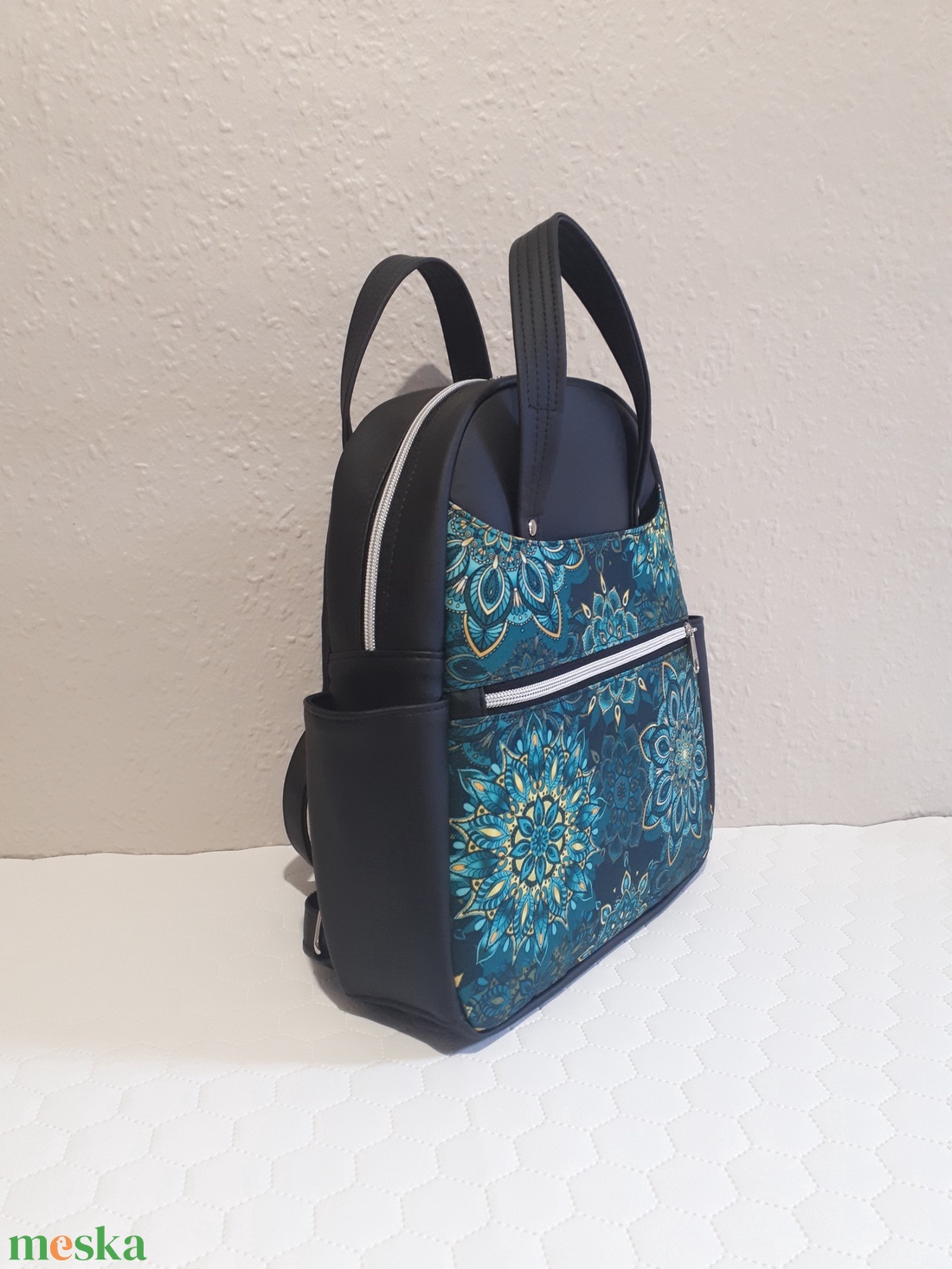 Türkiz mandalás hátitáska - táska & tok - hátizsák - hátizsák - Meska.hu