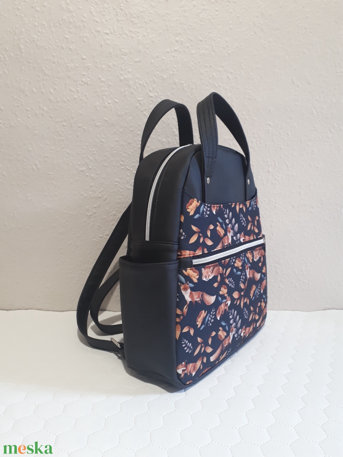 Zöld leveles hátitáska (Rókás táska fazonjában)  - táska & tok - hátizsák - hátizsák - Meska.hu