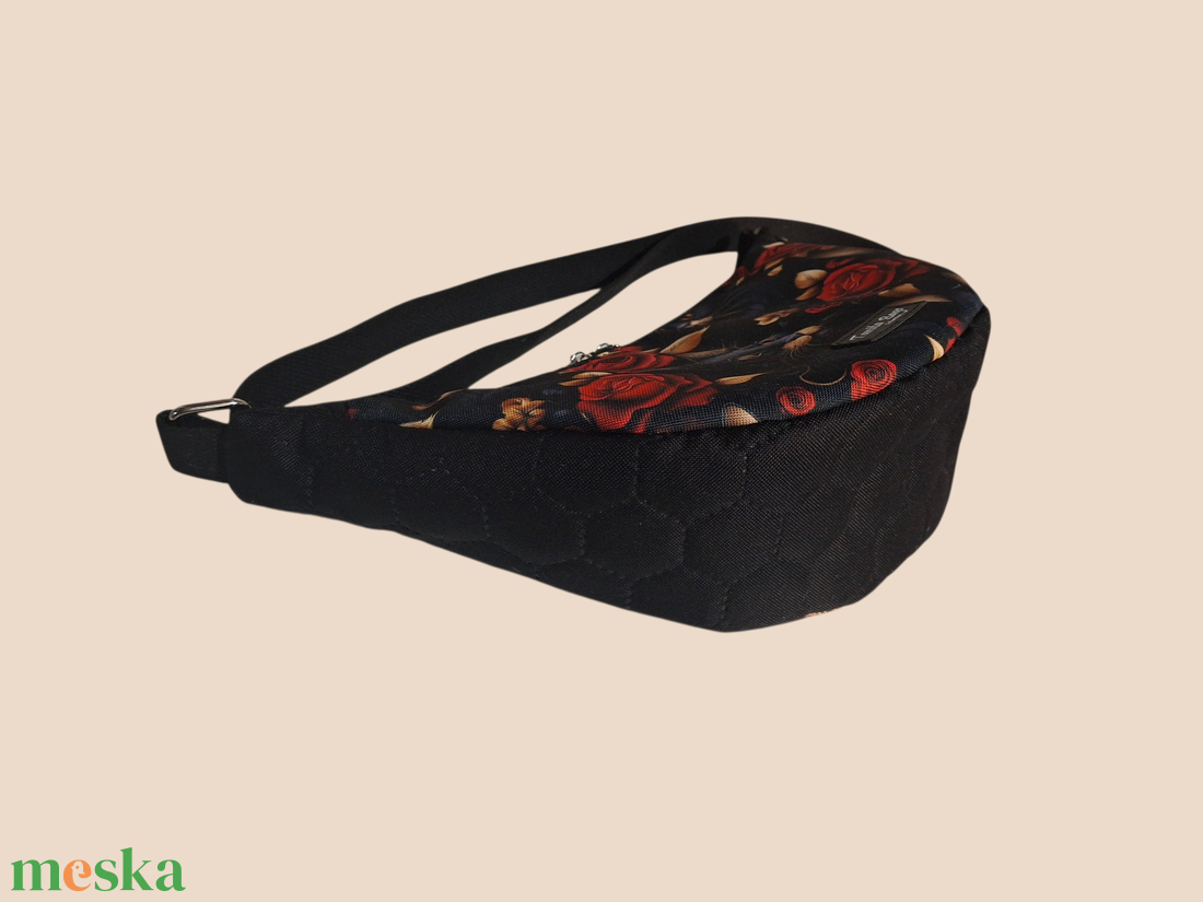  Rózsás-macskás oldaltáska - táska & tok - kézitáska & válltáska - vállon átvethető táska - Meska.hu