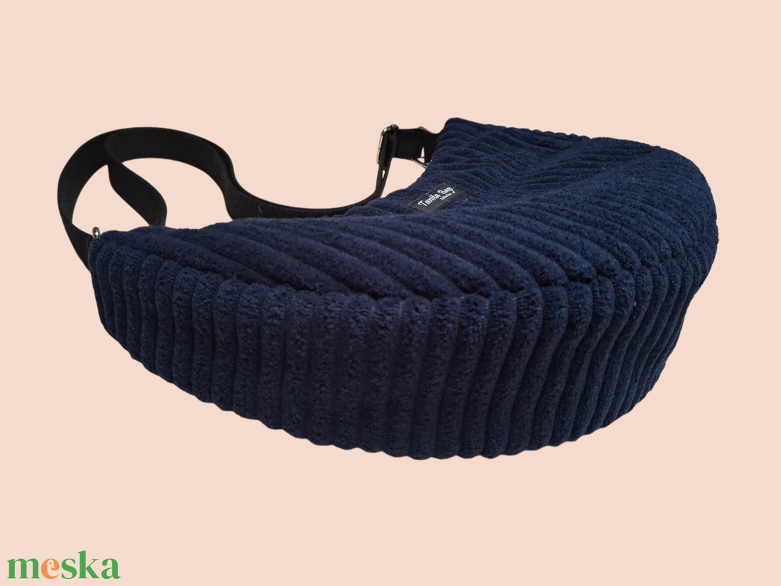 Sötétkék oldaltáska - táska & tok - kézitáska & válltáska - vállon átvethető táska - Meska.hu