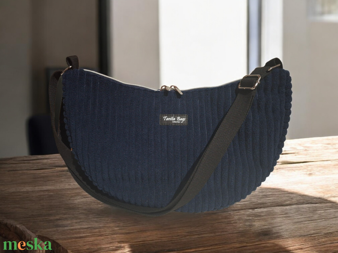 Sötétkék oldaltáska - táska & tok - kézitáska & válltáska - vállon átvethető táska - Meska.hu