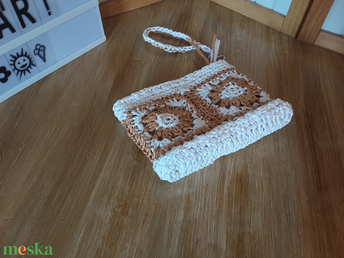 Nagyikockás horgolt raffia neszesszer - táska & tok - neszesszer - Meska.hu Nagyikockás horgolt raffia neszesszer - táska & tok - neszesszer - Meska.hu