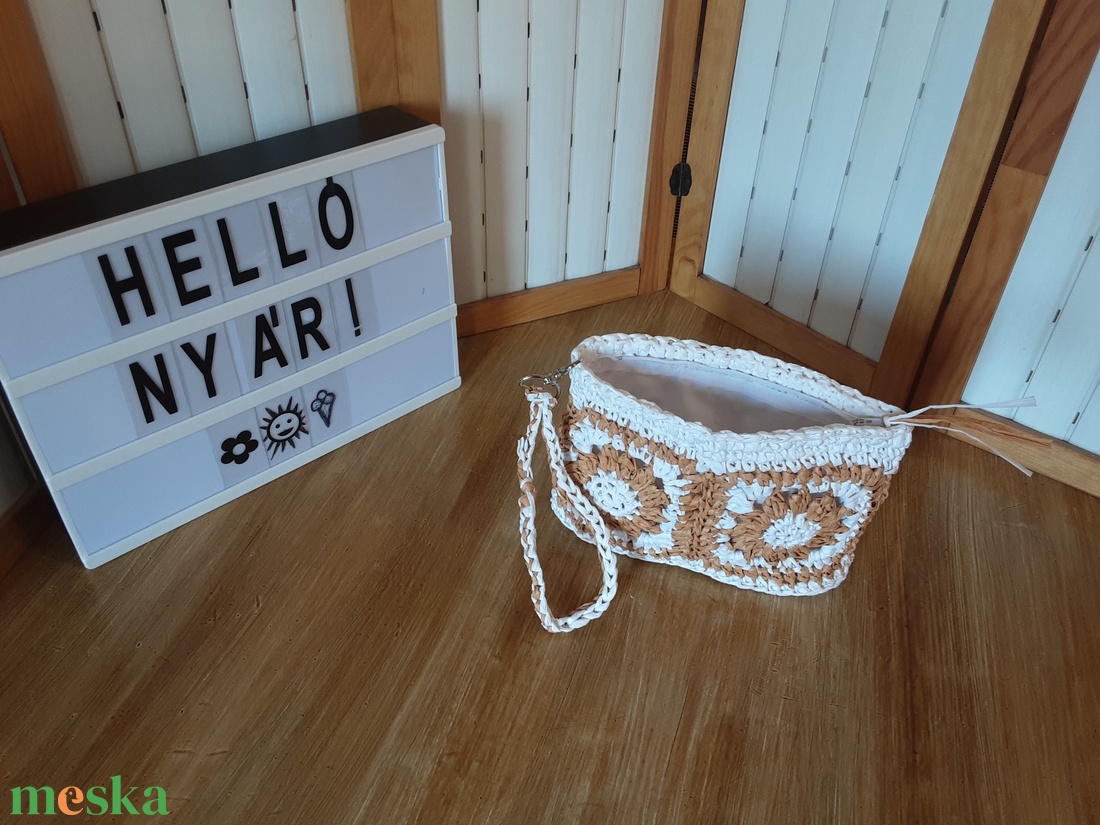 Nagyikockás horgolt raffia neszesszer - táska & tok - neszesszer - Meska.hu Nagyikockás horgolt raffia neszesszer - táska & tok - neszesszer - Meska.hu