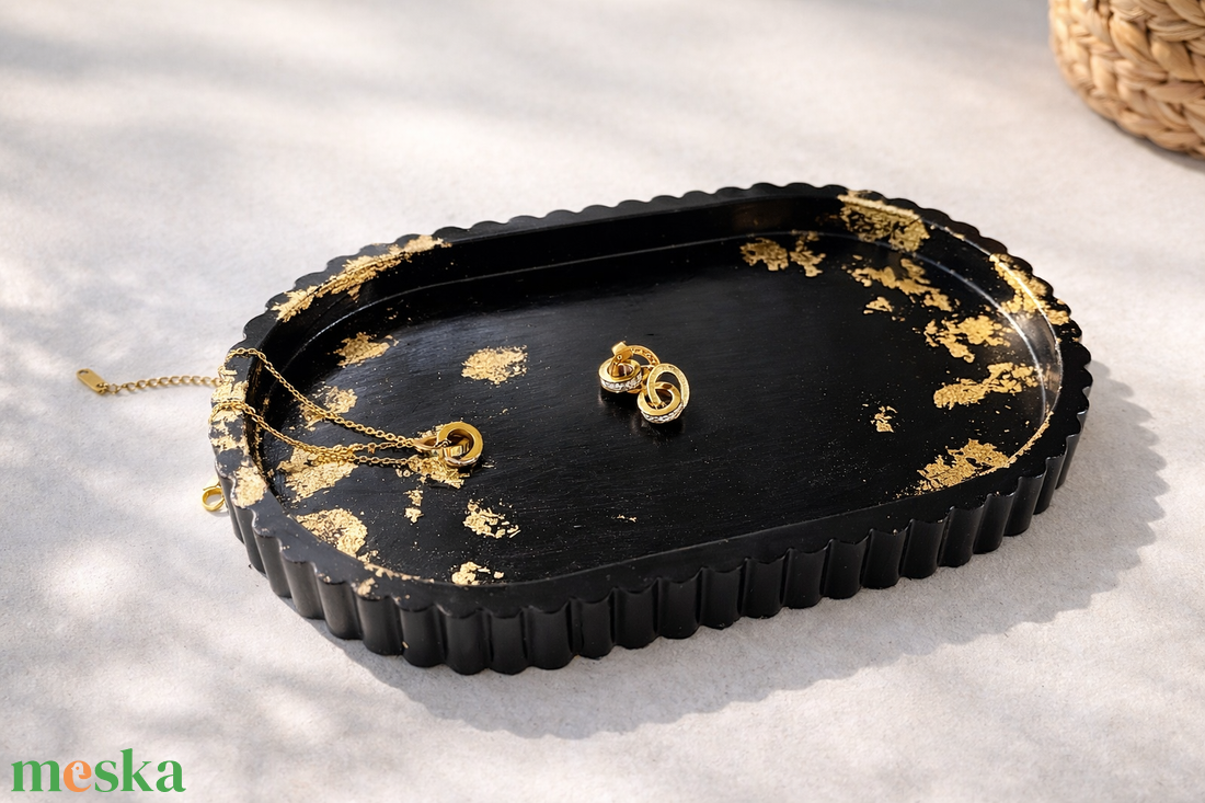 Arany-fekete hullámos tálca - otthon & életmód - dekoráció - asztal és polc dekoráció - dekorációs tál, tartó - Meska.hu