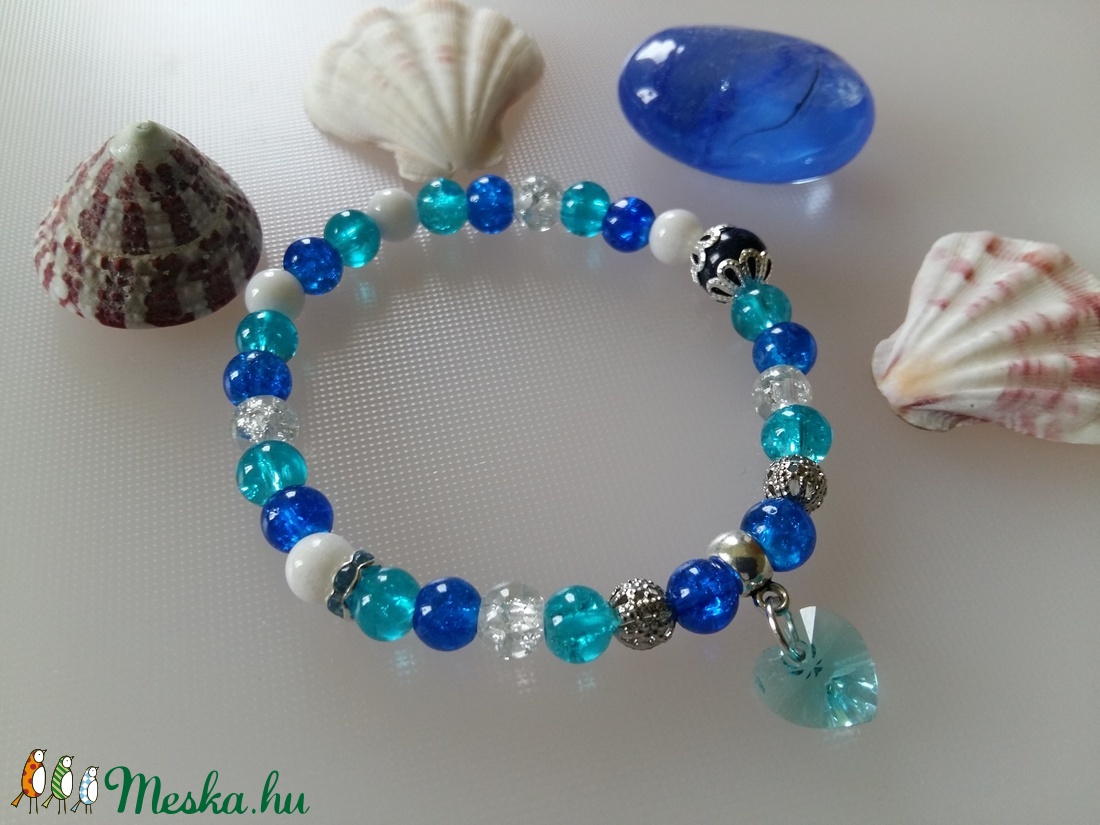 Tengerszem üveg és ásvány karkötő Swarovski szív medállal -  - Meska.hu