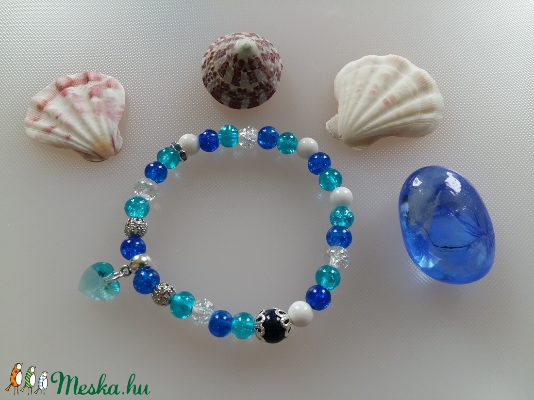 Tengerszem üveg és ásvány karkötő Swarovski szív medállal -  - Meska.hu