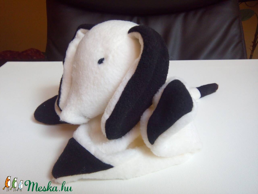 Fekete-fehér polár alvó kutya -  - Meska.hu