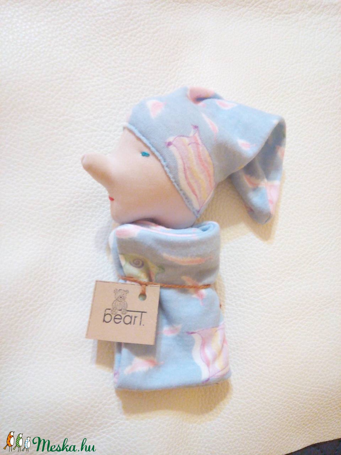 Kék, párna mintás alvó manócska -  - Meska.hu