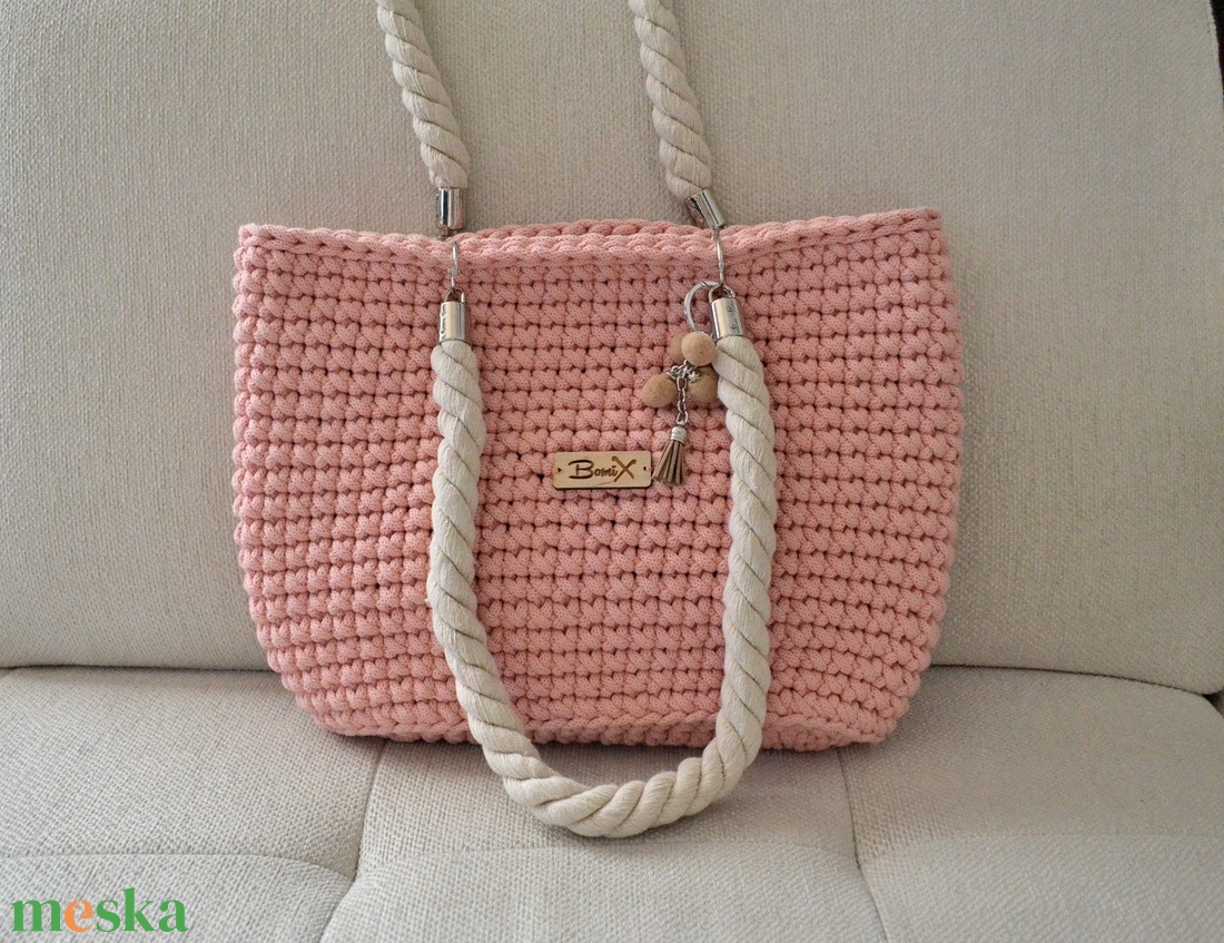 Horgolt válltáska, díszítéssel - táska & tok - kézitáska & válltáska - válltáska - Meska.hu