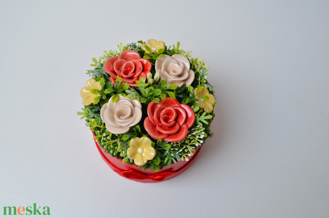 Rózsaboxok, kerámia virágcsokor, rózsacsokor - otthon & életmód - virágdekoráció - virágok - virágbox - Meska.hu