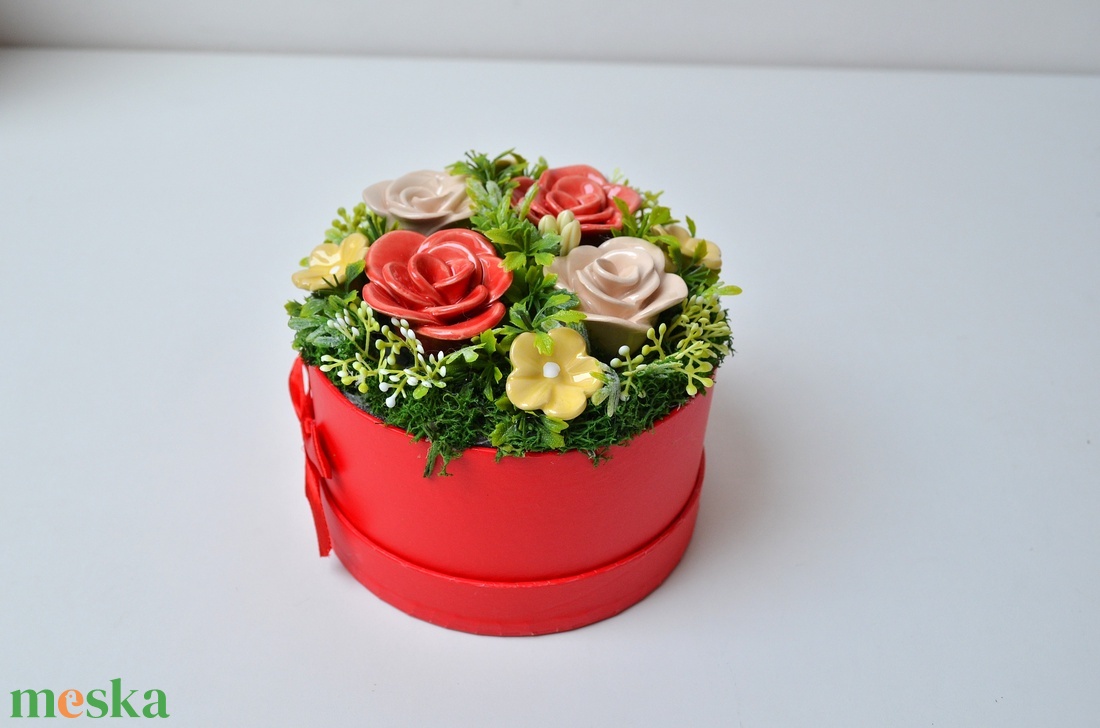 Rózsaboxok, kerámia virágcsokor, rózsacsokor - otthon & életmód - virágdekoráció - virágok - virágbox - Meska.hu