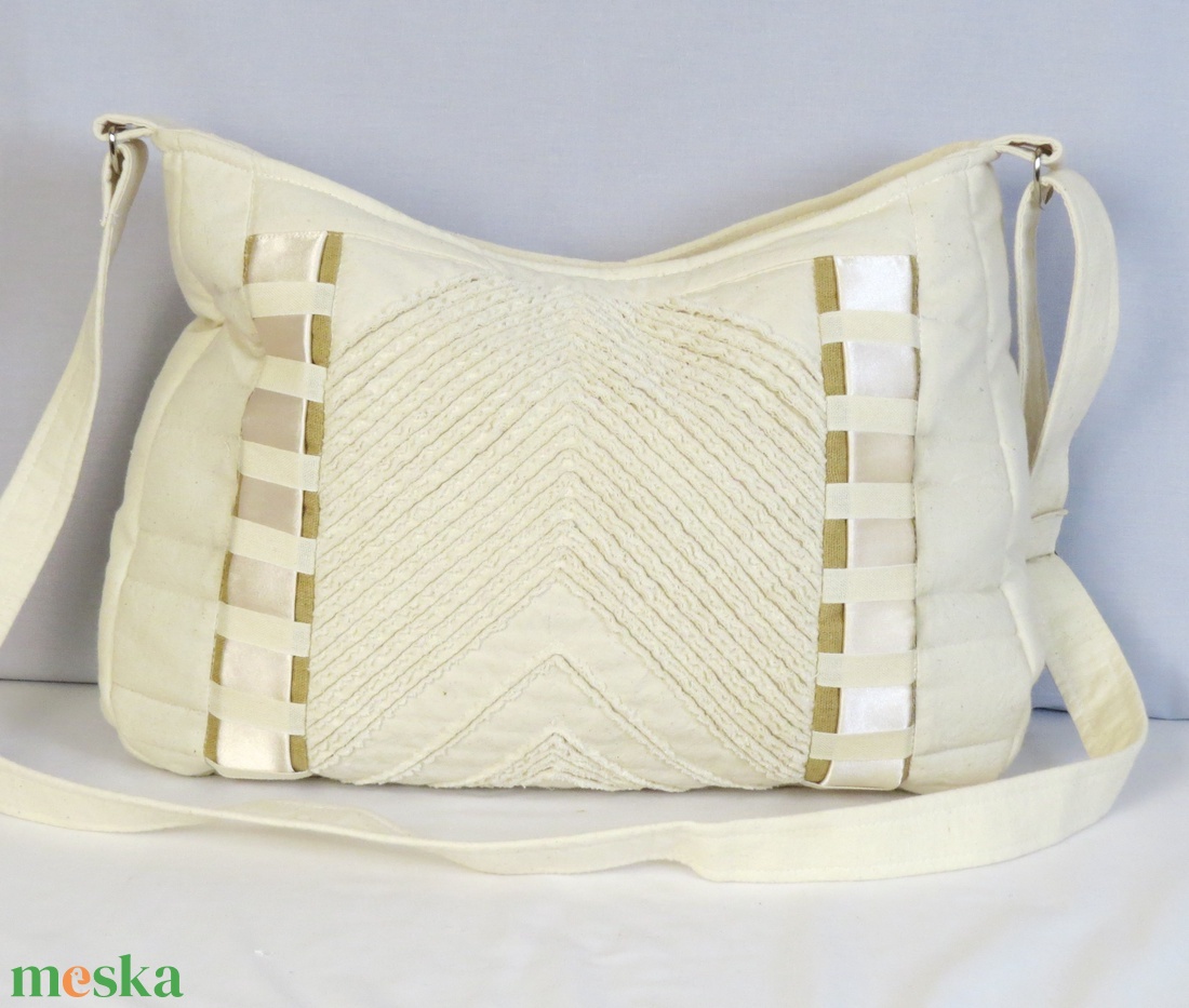 Táska, válltáska, Natúr válltáska, nagy pakolható kézi zsenília, szöveggel hímzett, egyedi, designer divat táska - táska & tok - kézitáska & válltáska - vállon átvethető táska - Meska.hu Táska, válltáska, Natúr válltáska, nagy pakolható kézi zsenília, szöveggel hímzett, egyedi, designer divat táska - táska & tok - kézitáska & válltáska - vállon átvethető táska - Meska.hu