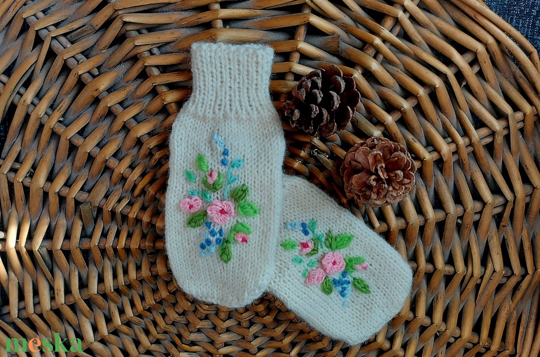 Gyermek kötött kesztyű. Természetes gyapjúból készült ujjatlan. Kézzel kötött. - ruha & divat - sál, sapka, kendő - kesztyű - Meska.hu